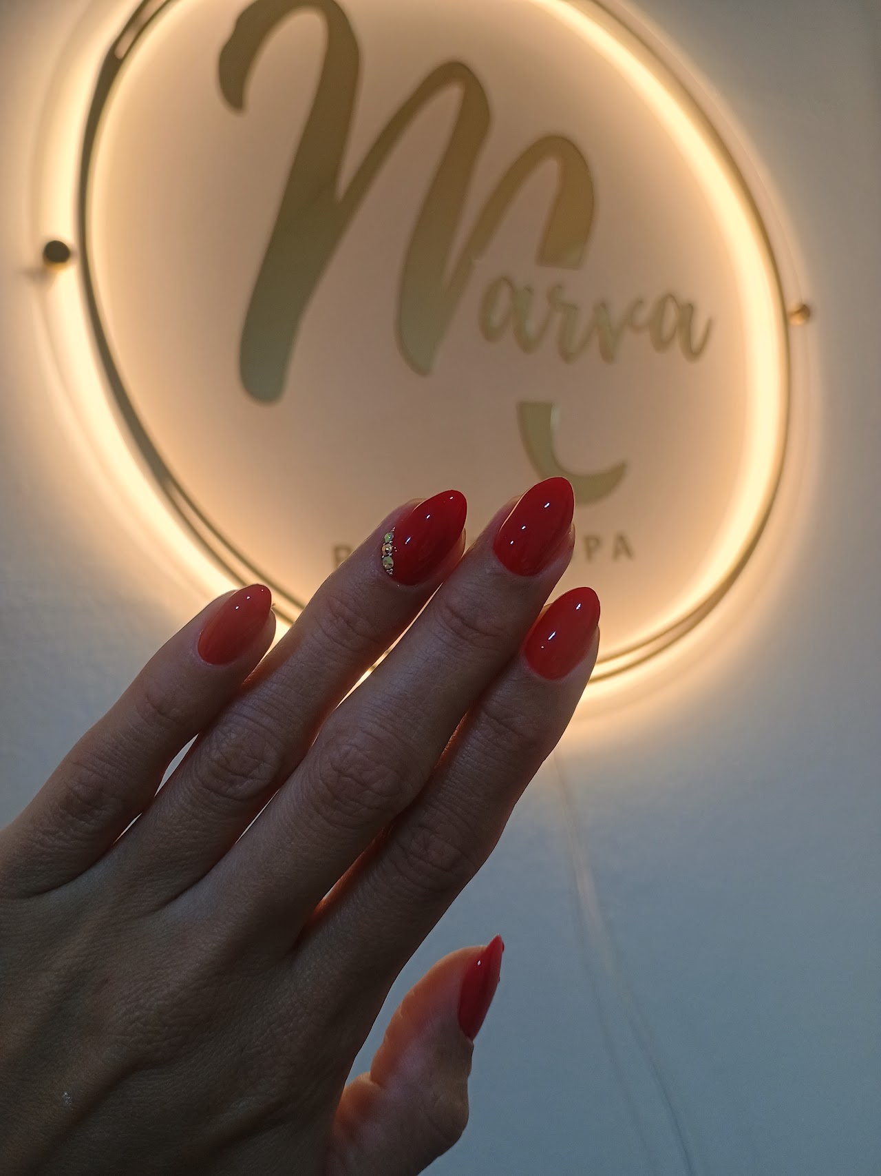 Salón principal y sector de manicura Marva Beauty Spa